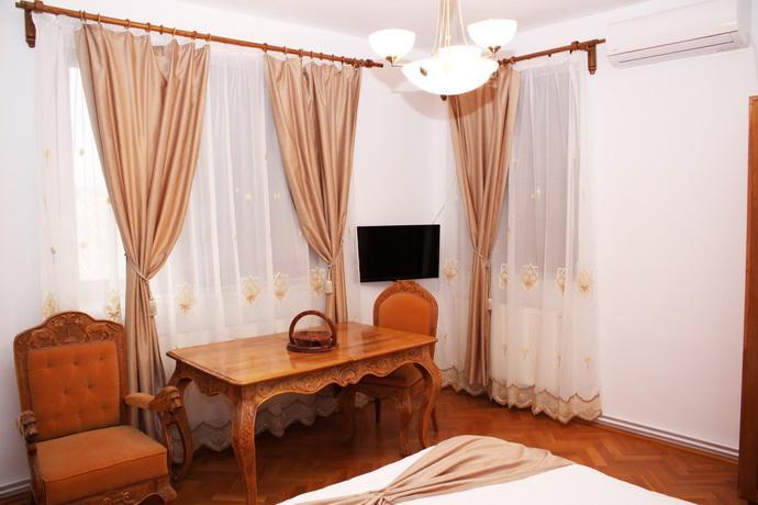 ホテル Casa Craiova Nuova エクステリア 写真