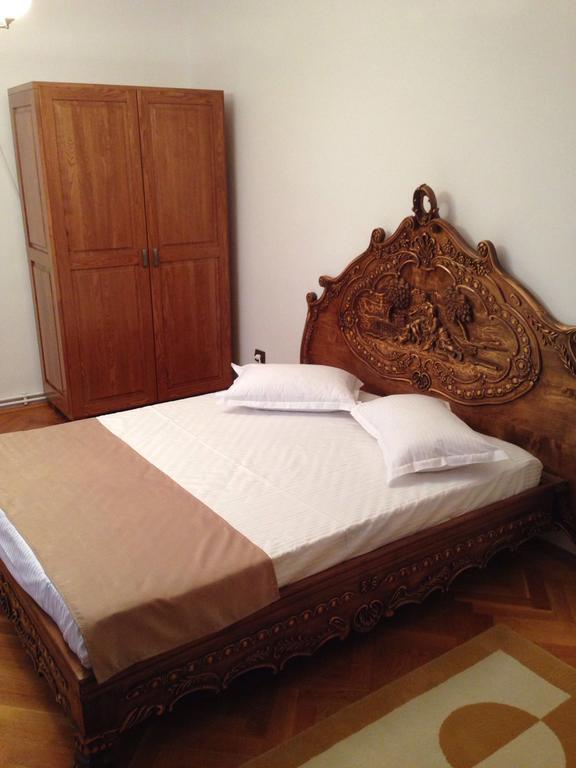 ホテル Casa Craiova Nuova エクステリア 写真
