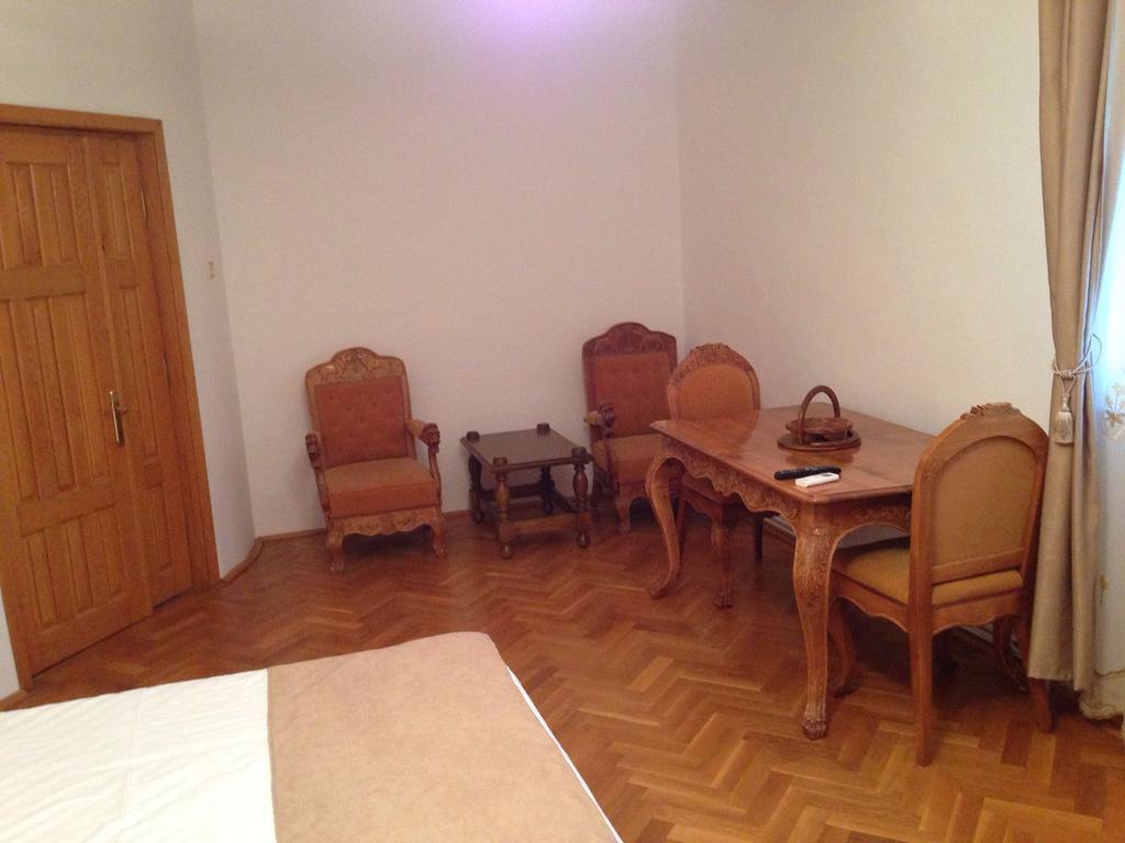ホテル Casa Craiova Nuova エクステリア 写真