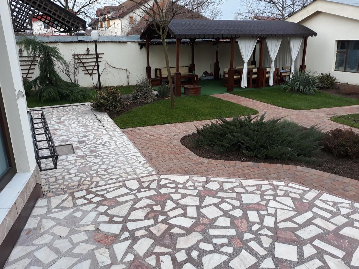 ホテル Casa Craiova Nuova エクステリア 写真